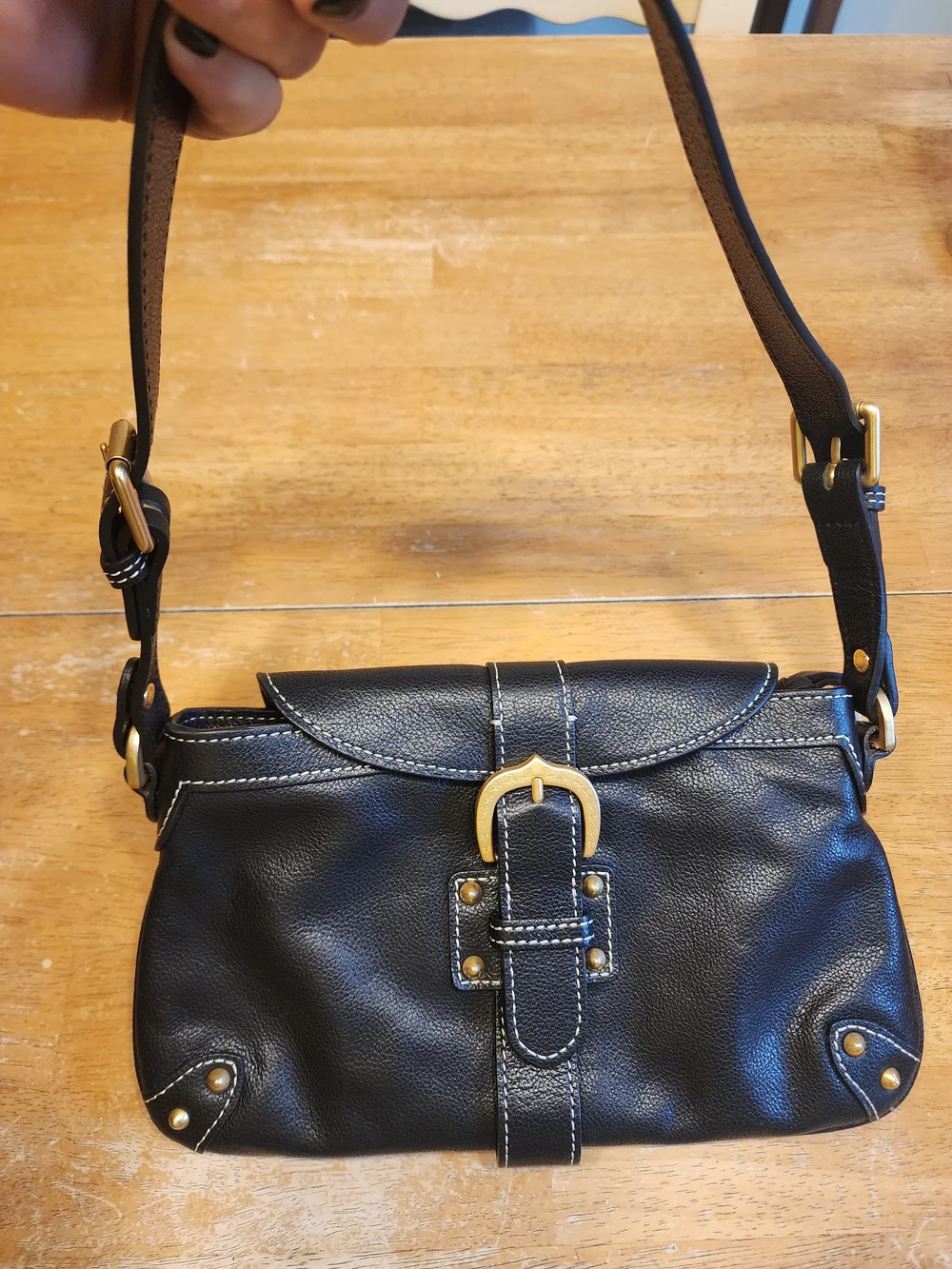 vintage Dooney & Bourke black leather shoulder bag featuring gold-tone hardware